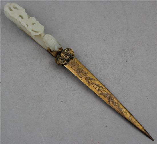 A Chinese white jade belt hook, 18th / 19th century, total length 22.5cm.